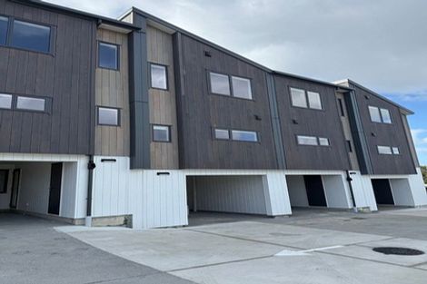 Photo of property in 3/506 Glenfield Road, Bayview, Auckland, 0629