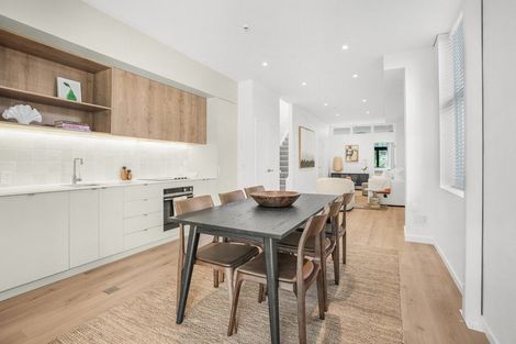 Photo of property in 1/11 Courtenay Place, Te Aro, Wellington, 6011