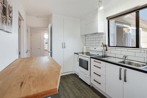 Photo of property in 16 Hunter Street, Westport, 7825