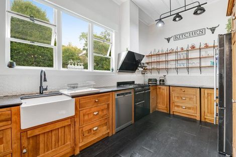 Photo of property in 1 Green Lane, Helensville, 0800