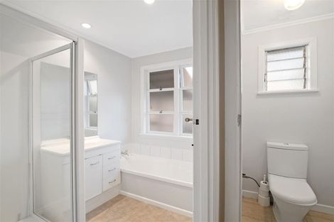 Photo of property in 20 Renata Crescent, Te Atatu Peninsula, Auckland, 0610