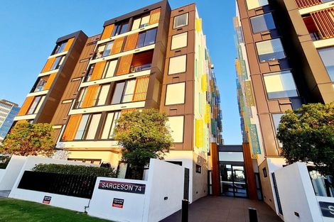 Photo of property in Frank Sargeson Apts, 106/80 Anzac Street, Takapuna, Auckland, 0622