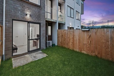 Photo of property in 5 Bloom Crescent, Sunnyvale, Auckland, 0612