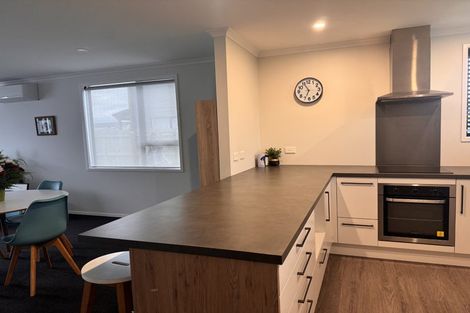 Photo of property in 17 Discovery Place, Marfell, New Plymouth, 4310