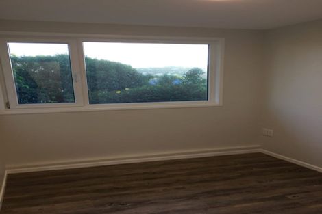 Photo of property in 11 Longcroft Terrace, Newlands, Wellington, 6037