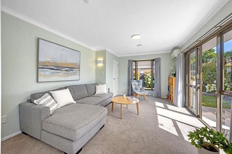 Photo of property in 2/58 Ambleside Drive, Burnside, Christchurch, 8053