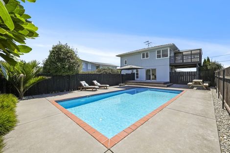 Photo of property in 109 Sandspit Road, Shelly Park, Auckland, 2014