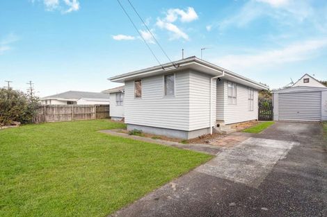 Photo of property in 99 Arimu Road, Papakura, 2110