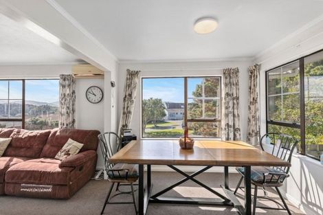 Photo of property in 16 Longitude Place, Whitby, Porirua, 5024