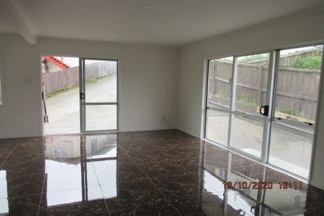 Photo of property in 15 Fernhaven Place, Massey, Auckland, 0614