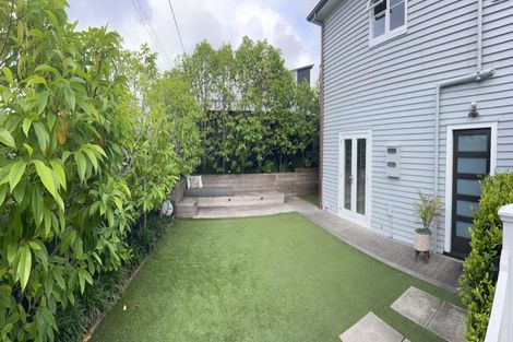 Photo of property in 2/192 Queen Street, Northcote Point, Auckland, 0627