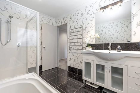 Photo of property in 18 Ko Place, Pyes Pa, Tauranga, 3112