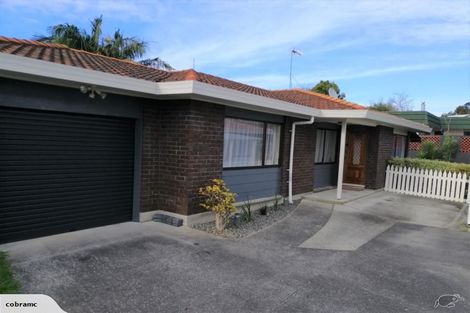 Photo of property in 3/98 Roberts Road, Te Atatu South, Auckland, 0610