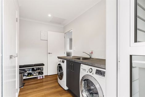 Photo of property in 22a Raelene Place, Massey, Auckland, 0614