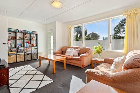 Photo of property in 99 Hobsonville Road, West Harbour, Auckland, 0618