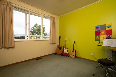 Photo of property in 18 Lavelle Road, Henderson, Auckland, 0612