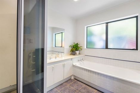 Photo of property in 13 Seneca Court, Golflands, Auckland, 2013