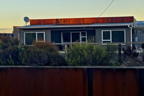 Photo of property in 1927 Parewanui Road, Parewanui, Bulls, 4894