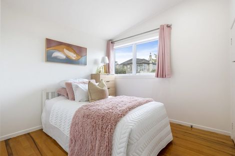 Photo of property in 25 Marsh Avenue, Forrest Hill, Auckland, 0620