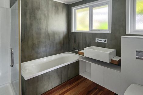 Photo of property in 35 Poto Road, Normandale, Lower Hutt, 5010