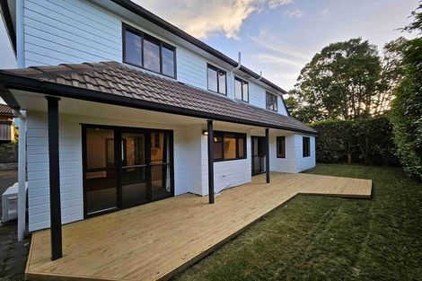 Photo of property in 2/5 Seacliffe Avenue, Belmont, Auckland, 0622