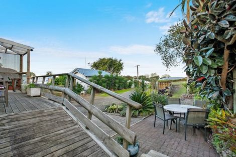 Photo of property in 60 Athenree Road, Athenree, Katikati, 3177