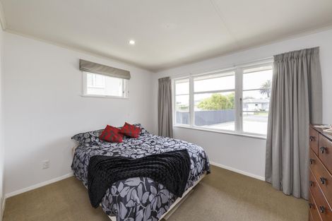 Photo of property in 24 Paisley Street, Mellons Bay, Auckland, 2014