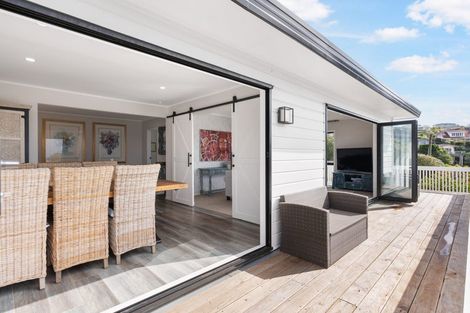 Photo of property in 2/33 Parr Terrace, Castor Bay, Auckland, 0620