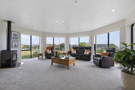 Photo of property in 2 Gillard Place, Eastern Beach, Auckland, 2012
