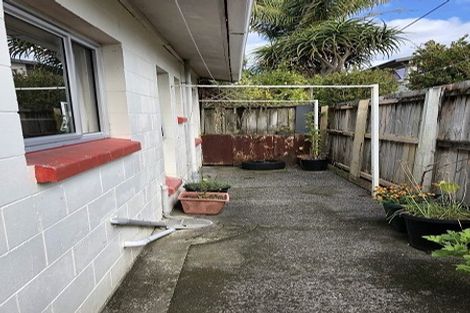 Photo of property in 2/23 Tane Street, New Lynn, Auckland, 0600