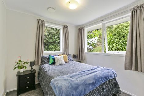 Photo of property in 127 Ruskin Road, Newlands, Wellington, 6037