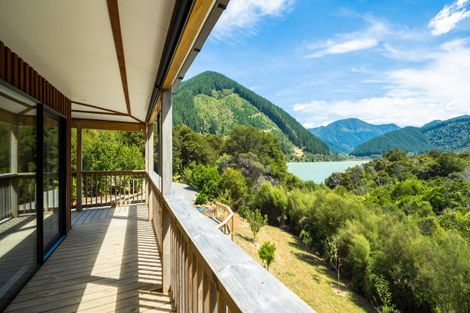 Photo of property in 16 Tai Close, Kaiuma Bay, Havelock, 7178