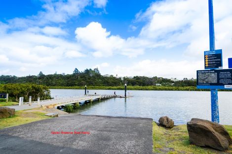 Photo of property in 24 Edgerton Road, Te Atatu Peninsula, Auckland, 0610