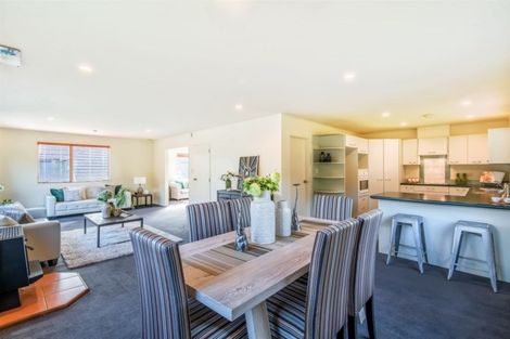 Photo of property in 14 Capilano Place, Glenfield, Auckland, 0629