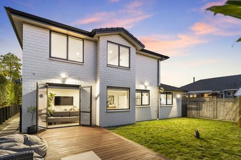 Photo of property in 71a Neil Avenue, Te Atatu Peninsula, Auckland, 0610