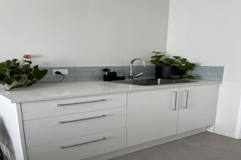 Photo of property in 2 Mikoikoi Crescent, Mangere Bridge, Auckland, 2022