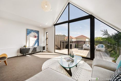 Photo of property in 32 Lyall Parade, Lyall Bay, Wellington, 6022