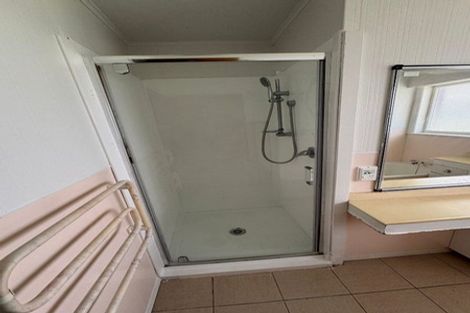 Photo of property in 25 Ellesmere Crescent, Pakuranga Heights, Auckland, 2010