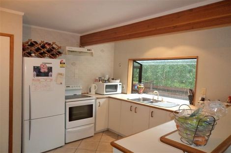 Photo of property in 130 Cliff View Drive, Green Bay, Auckland, 0604