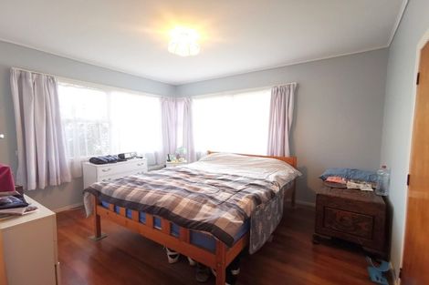 Photo of property in 44 Royal View Road, Te Atatu South, Auckland, 0610