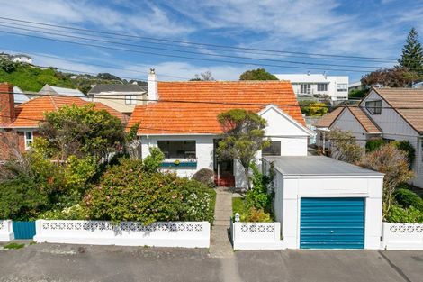 Photo of property in 26 The Quadrant, Miramar, Wellington, 6022