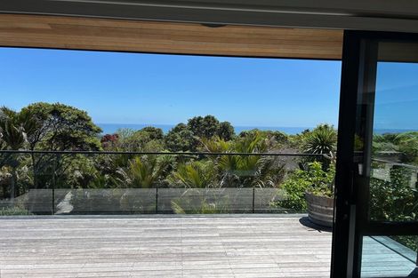 Photo of property in 2 Piha Road, Piha, 0772