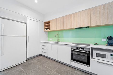 Photo of property in 1 Buscomb Avenue, Henderson, Auckland, 0610