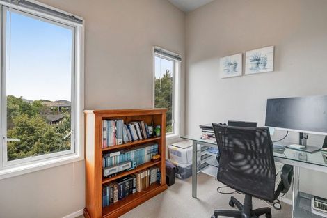 Photo of property in 15 Springwater Vale, Unsworth Heights, Auckland, 0632