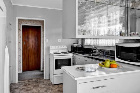 Photo of property in 3 Karaka Street, Hawera, 4610