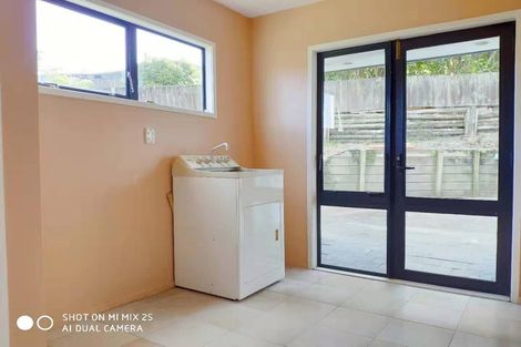 Photo of property in 10 Forsythe Place, Massey, Auckland, 0614