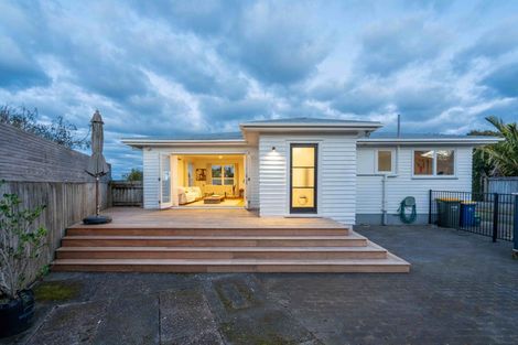 Photo of property in 24 Tramway Road, Beach Haven, Auckland, 0626