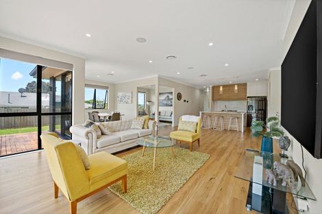 Photo of property in 18 Laurelwood Avenue, Pukekohe, 2120