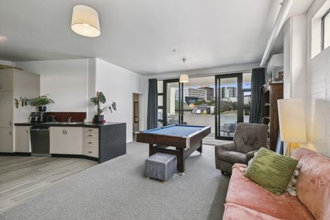 Photo of property in Endeavour Apartments, 18/125u Thorndon Quay, Pipitea, Wellington, 6011