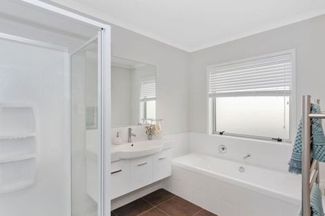 Photo of property in 150 Oriental Parade, Papamoa Beach, Papamoa, 3118